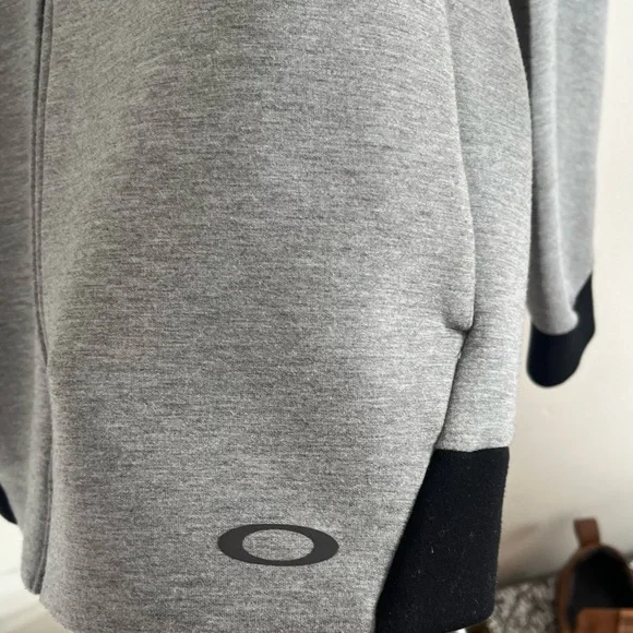 Oakley Jacket - Picture 2 of 4